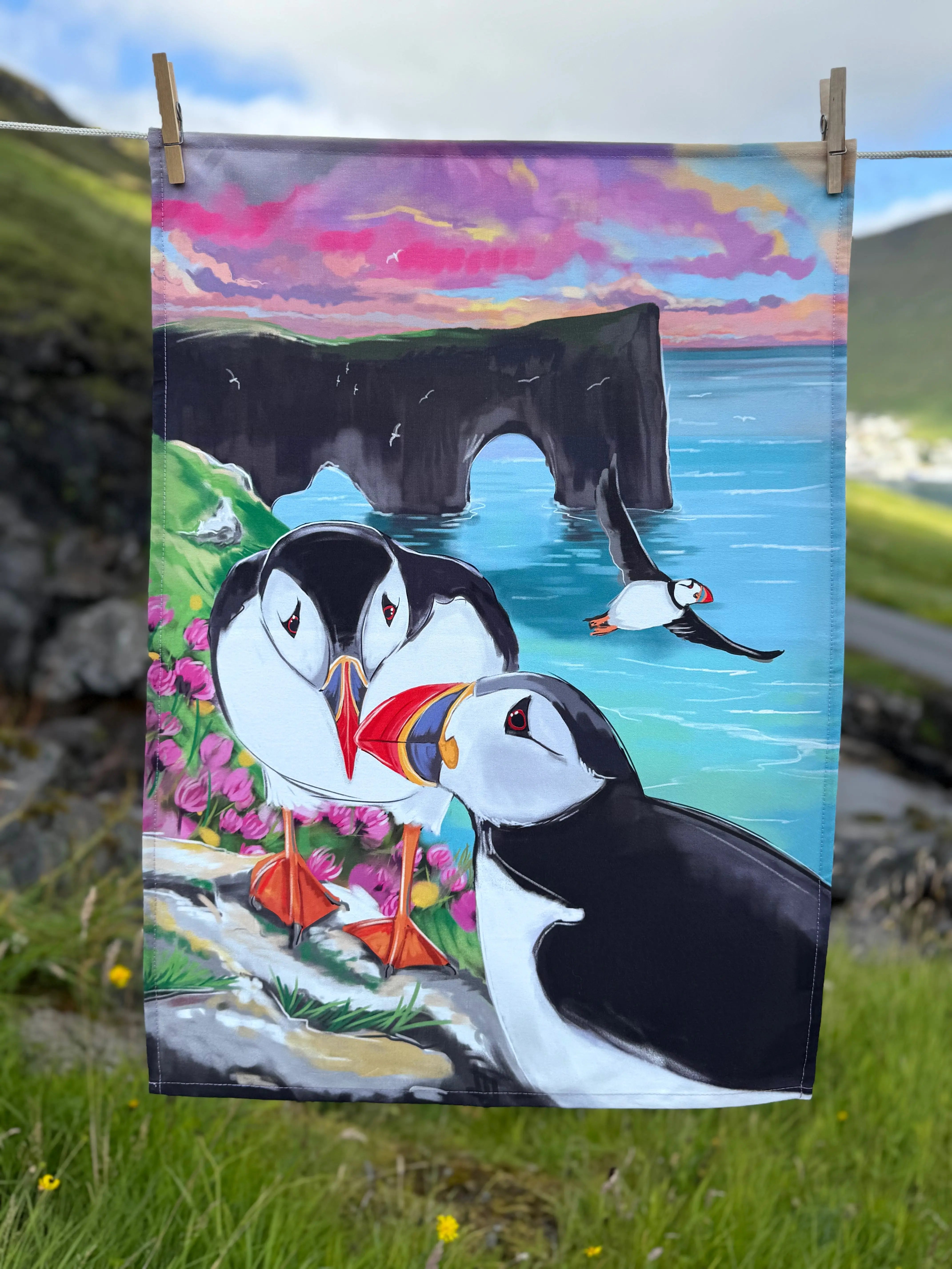 Tea towel - Puffins at Dýrholaey Fjord