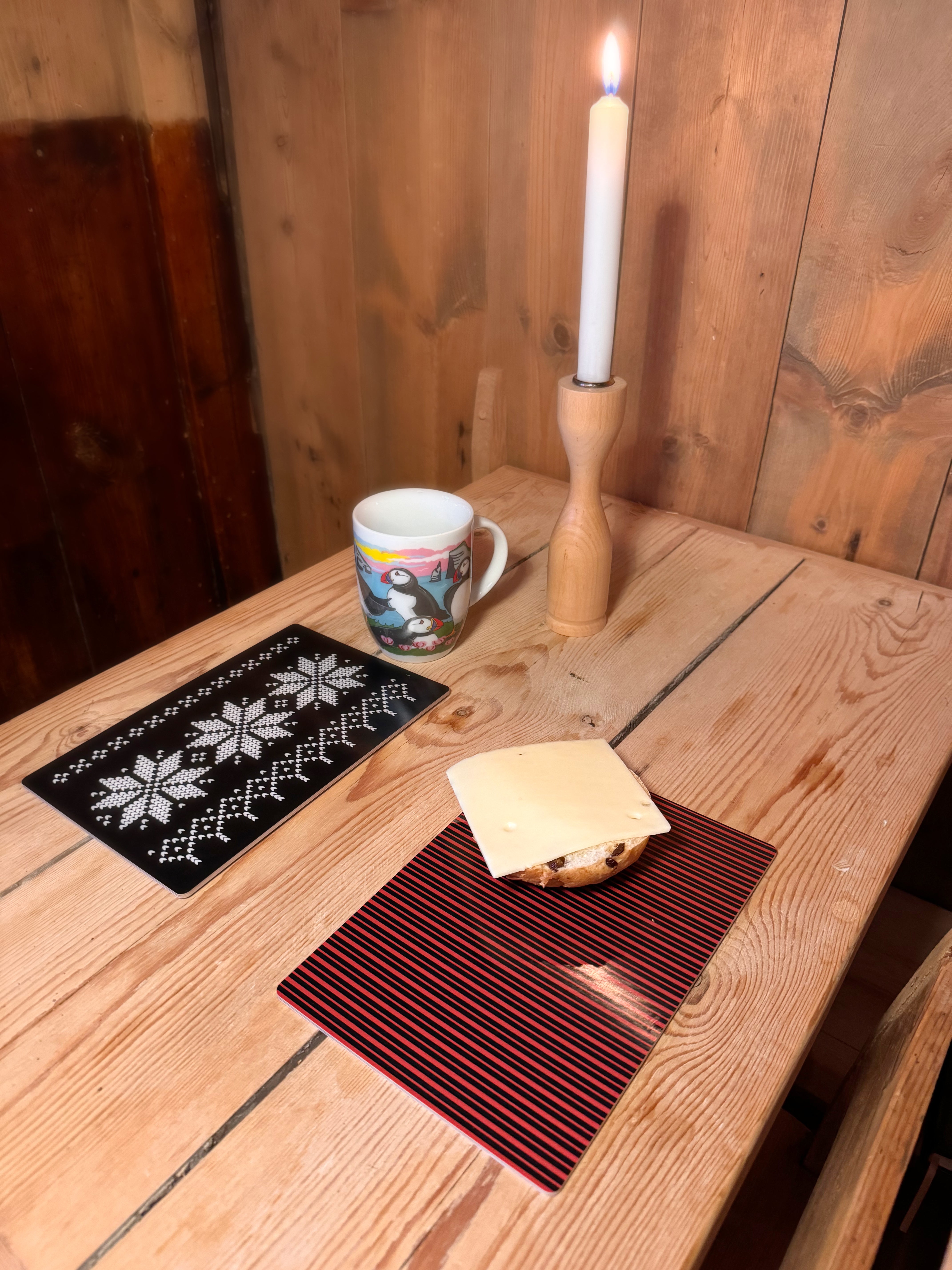 Buttering Board - Faroese red/black pattern